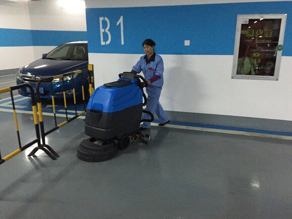手推式洗地機(jī)