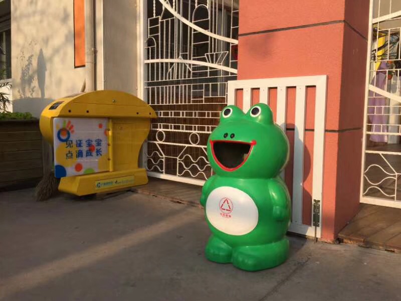 游樂園垃圾桶