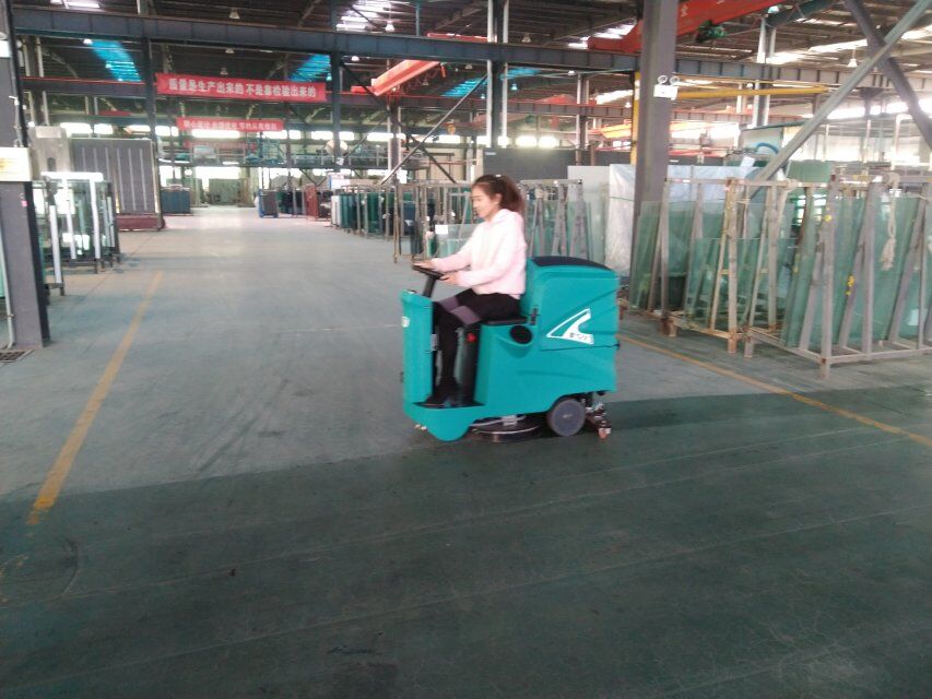 電動(dòng)洗地機(jī) 電動(dòng)洗地機(jī)