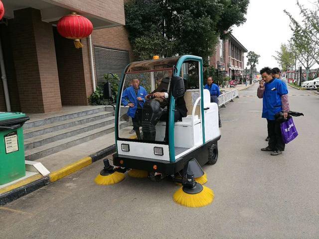 手推式洗地機(jī)